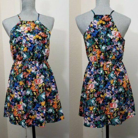 Forever 21 Dresses & Skirts - Forever 21 high neck floral dress Small